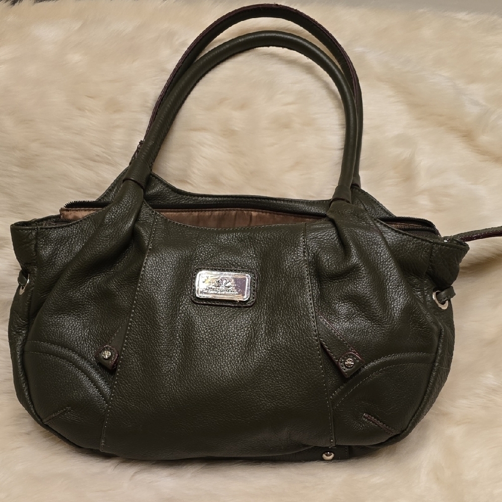 Isaac Mizrahi Green Leather Shoulder Bag with Timeless Style